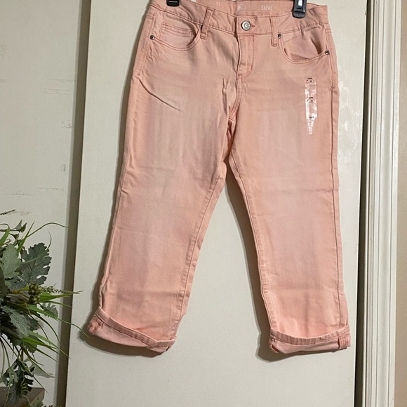 SO Pants - SO Pink Capris Relaxed Fit Lightweight Fabric